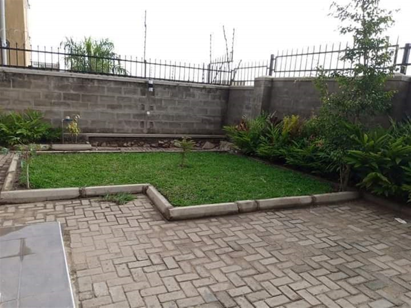 Storeyed house for sale in Kireka Wakiso