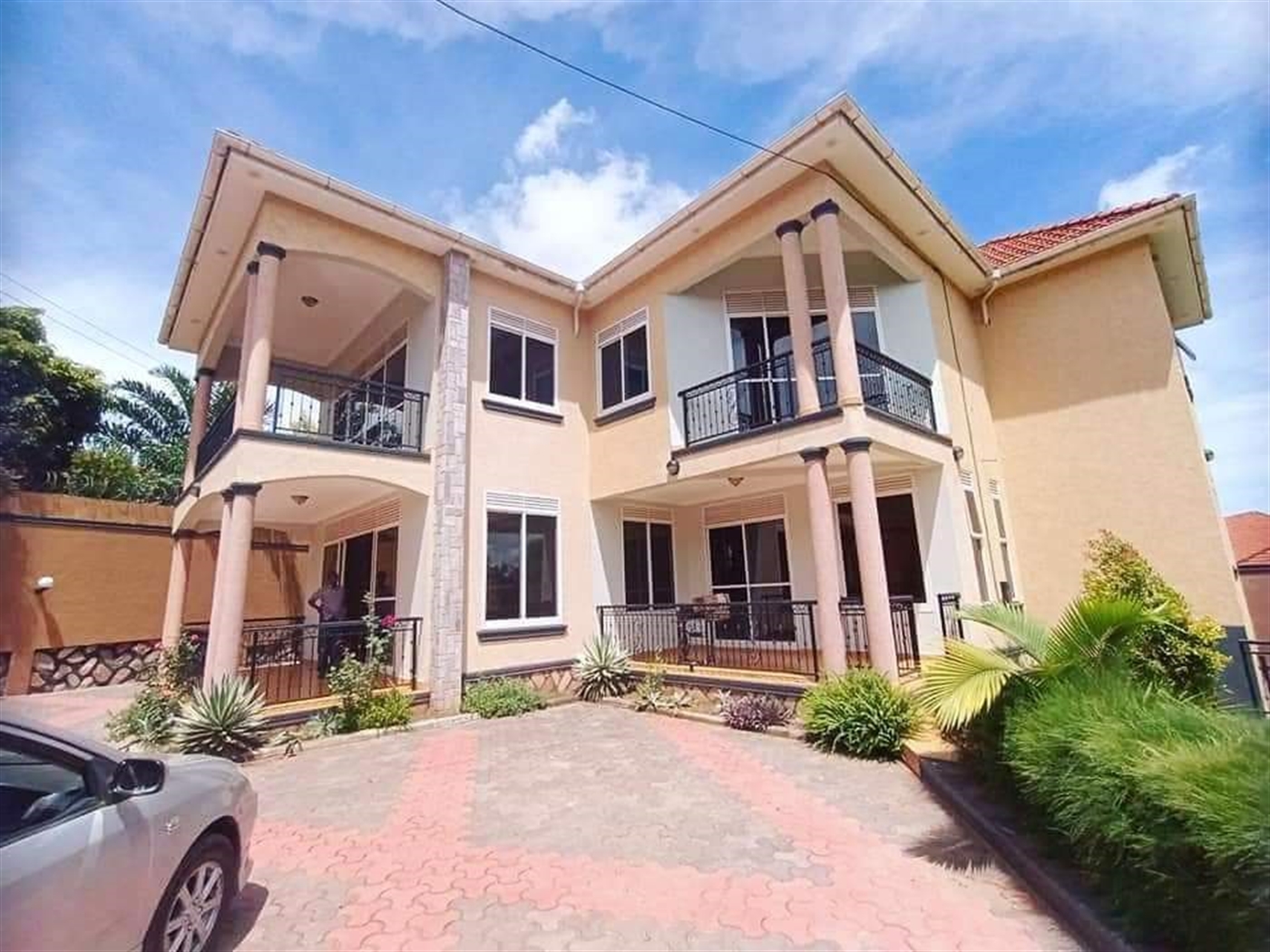 Storeyed house for sale in Munyonyo Kampala