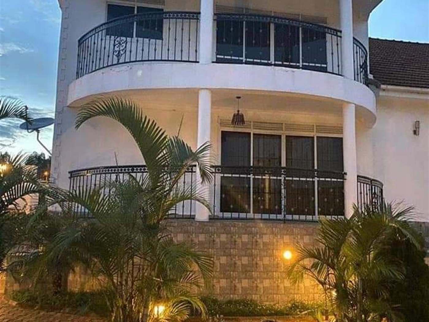 Mansion for sale in Bwebajja Wakiso