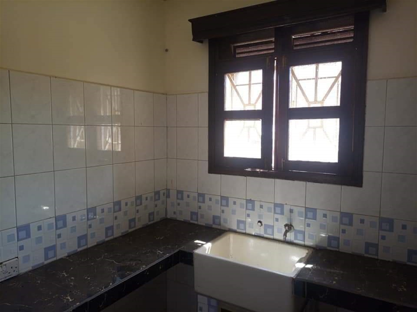 Storeyed house for rent in Bugoloobi Kampala