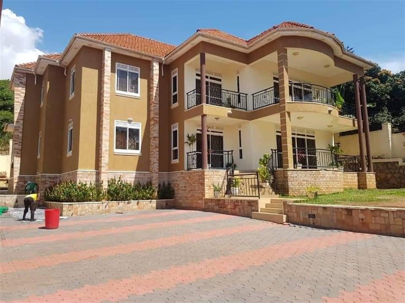 Storeyed house for sale in Munyonyo Kampala