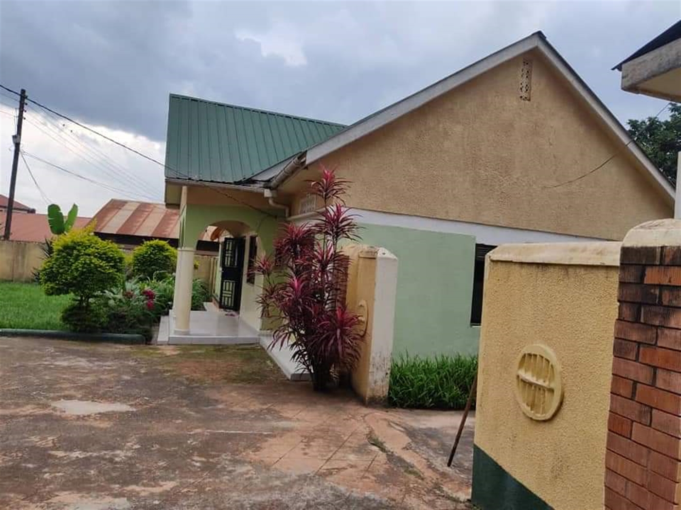 Bungalow for sale in Kiwaatule Kampala