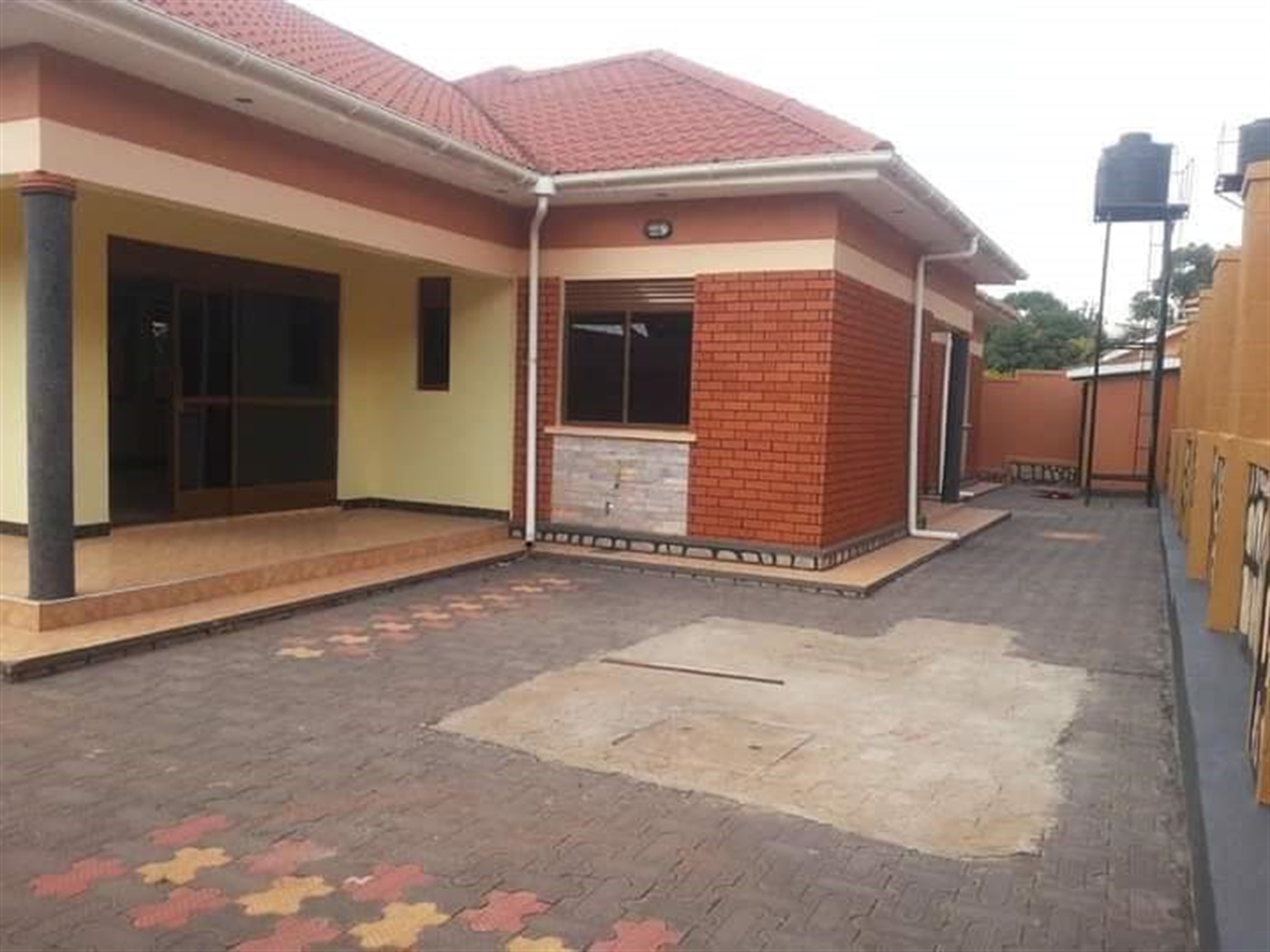 Bungalow for rent in Kisaasi Kampala