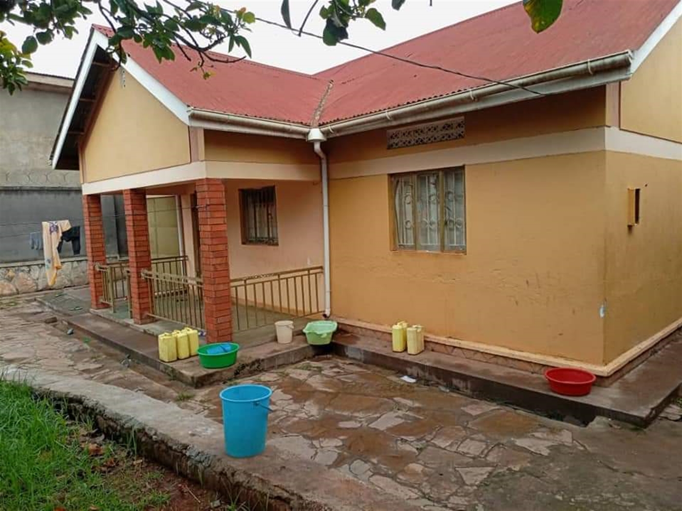 Bungalow for sale in Makindye Kampala