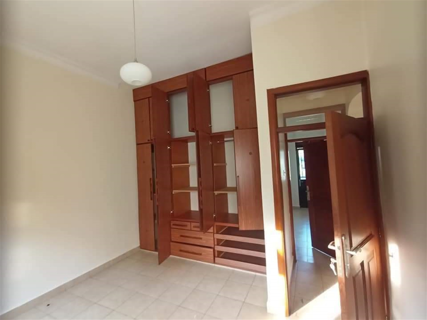 Duplex for rent in Munyonyo Kampala