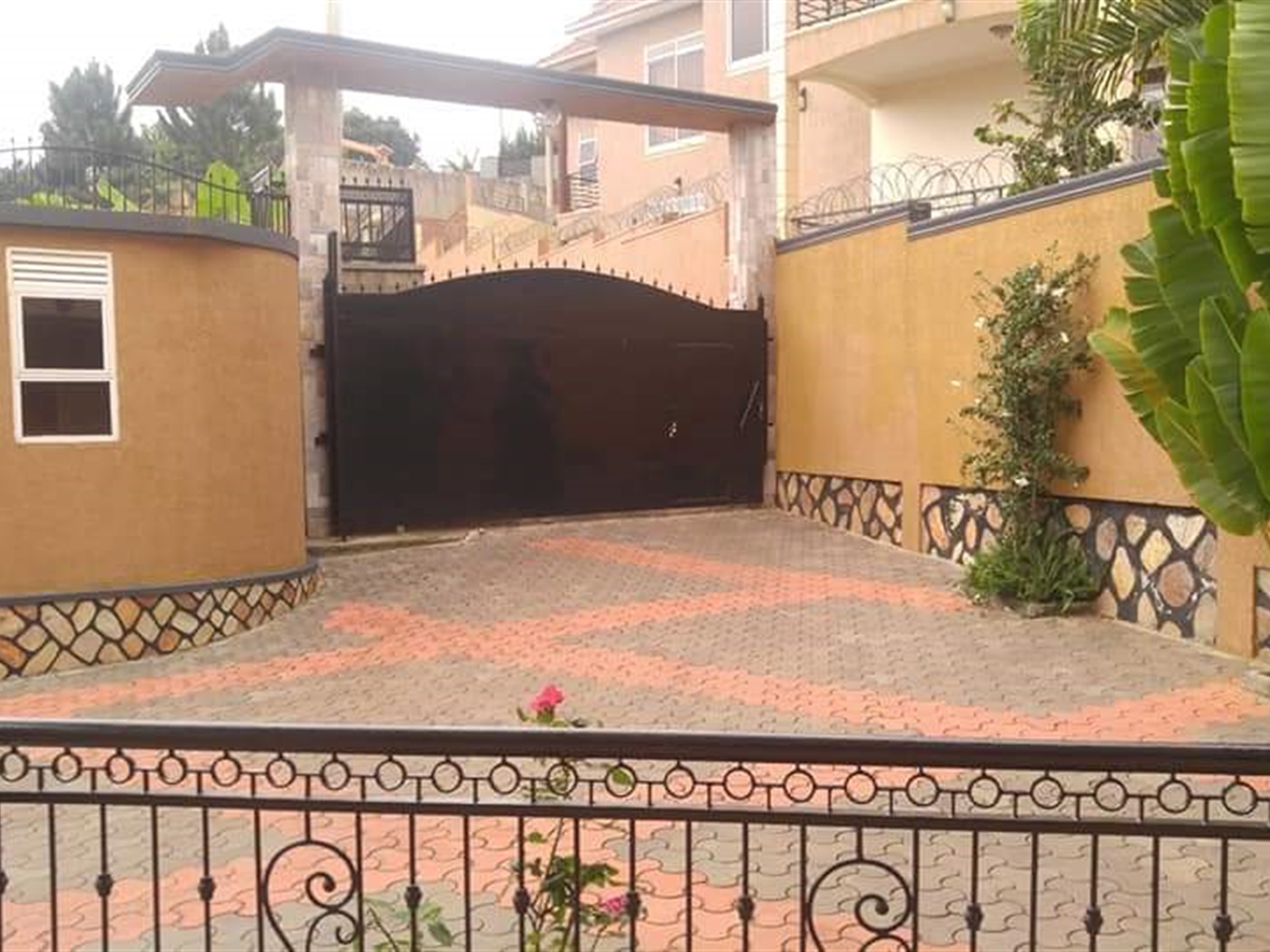 Storeyed house for sale in Munyonyo Kampala