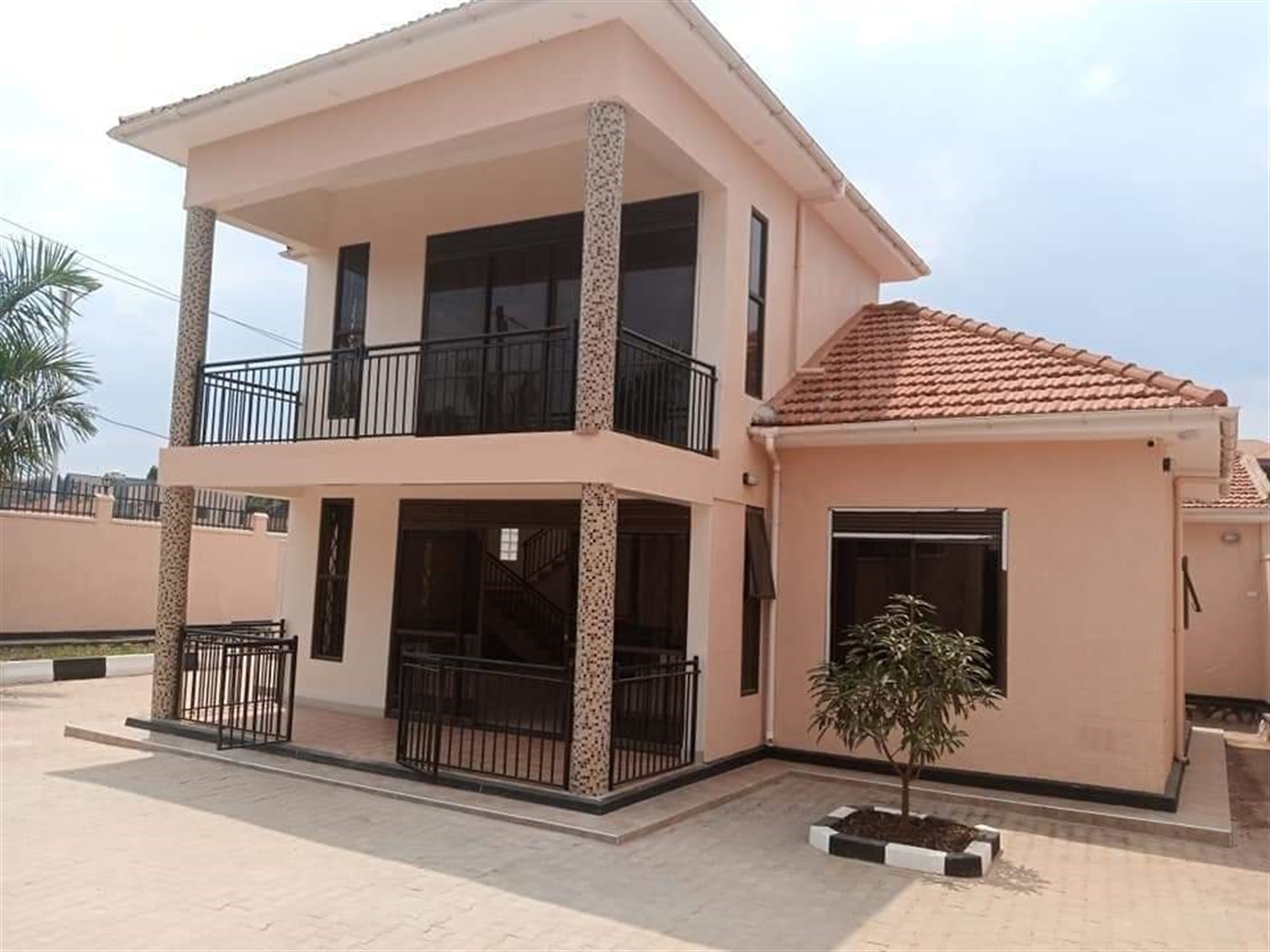 Storeyed house for rent in Kulambilo Kampala