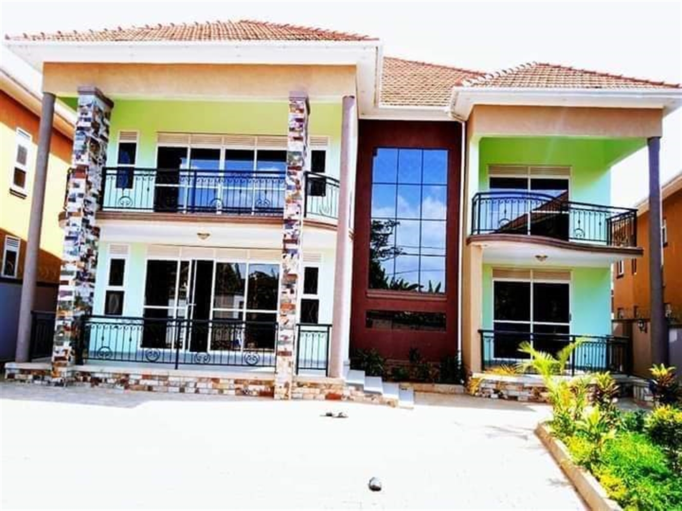 Mansion for sale in Kira Wakiso