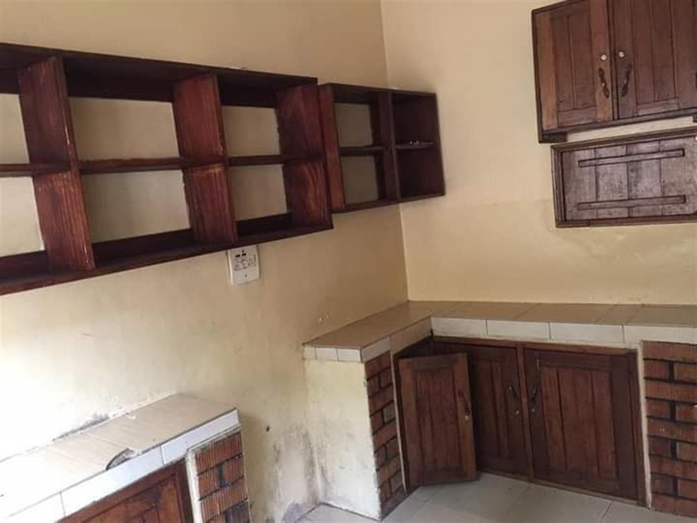 Semi Detached for rent in Mutungo Kampala