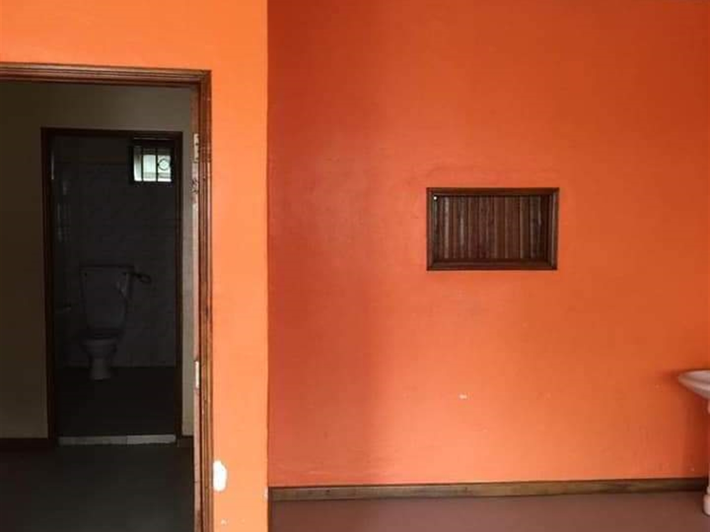 Semi Detached for rent in Mutungo Kampala