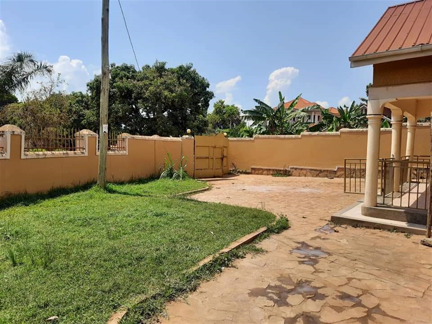 Bungalow for sale in Munyonyo Kampala