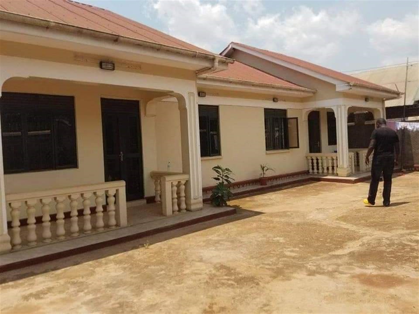 Semi Detached for rent in Mutungo Kampala
