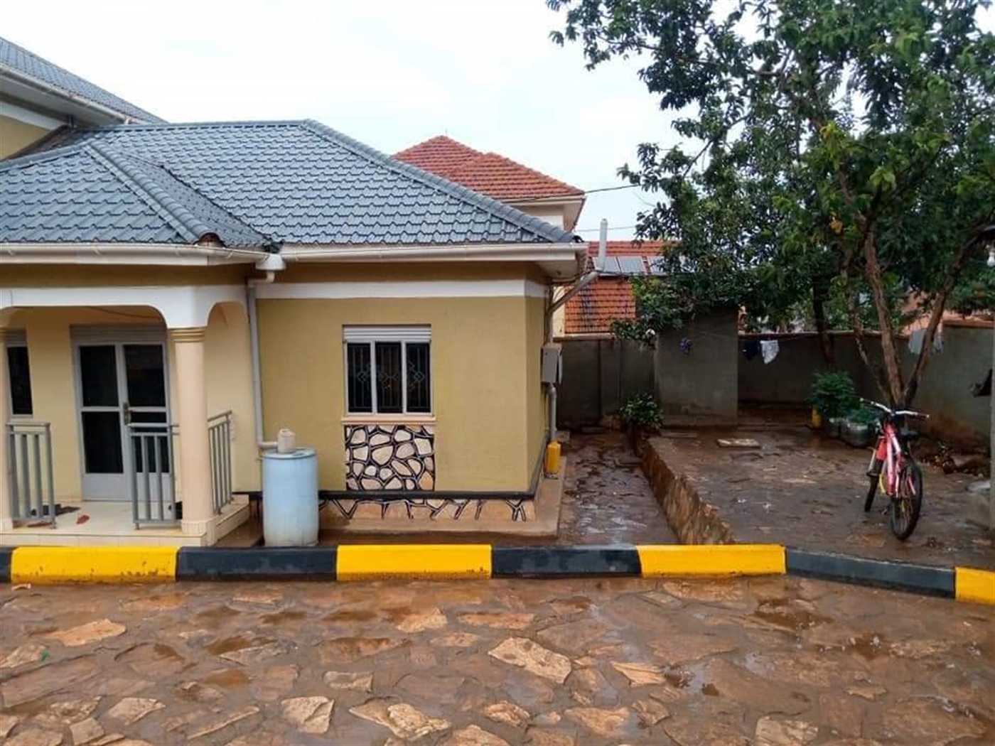 Semi Detached for rent in Kulambilo Kampala