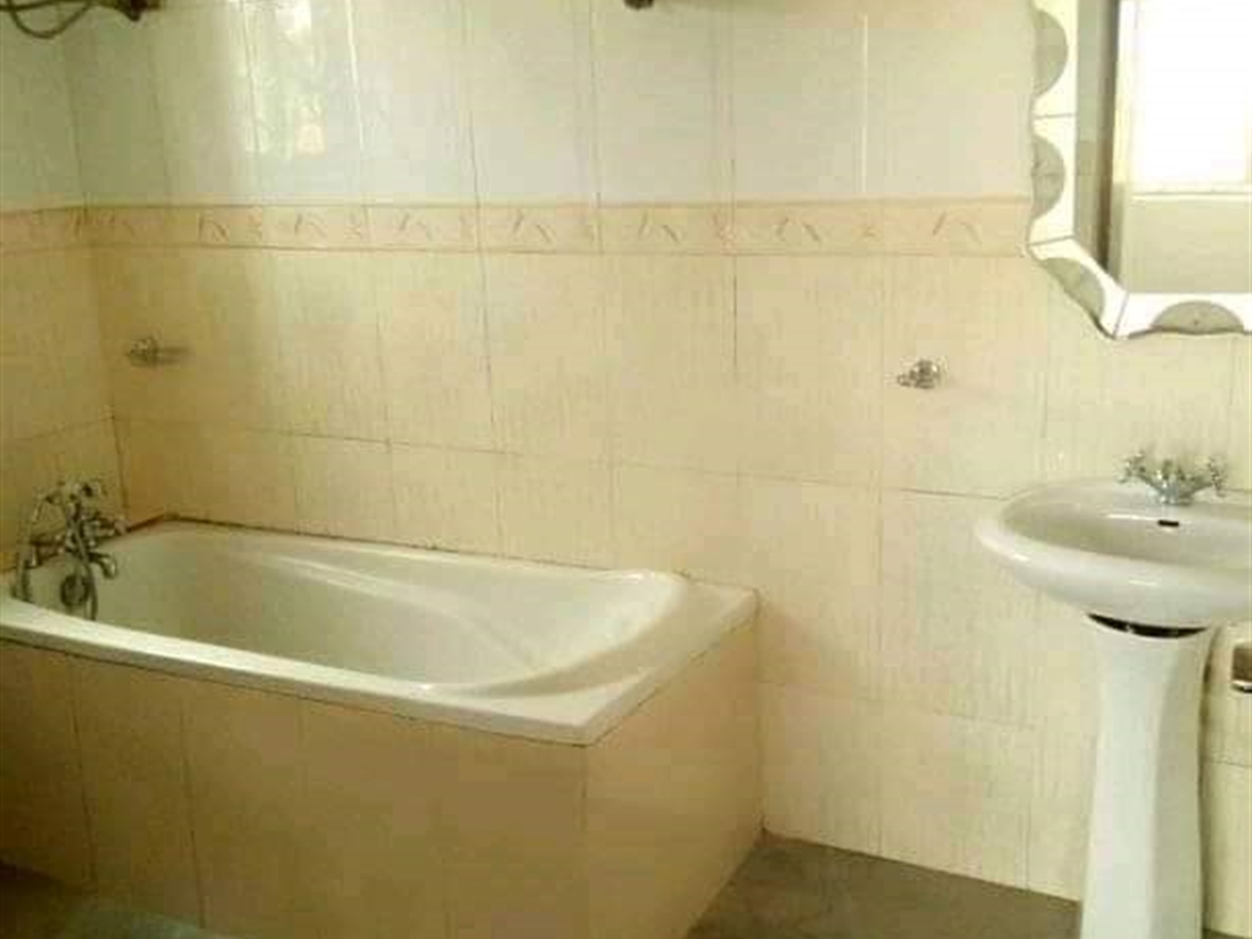 Apartment for rent in Kiwaatule Kampala