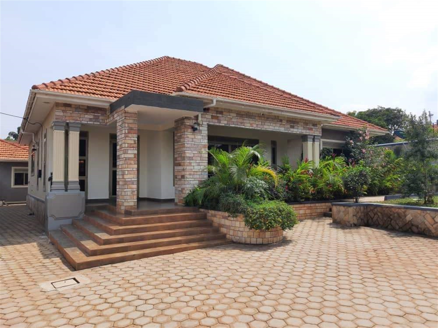 Bungalow for sale in Akright Kampala