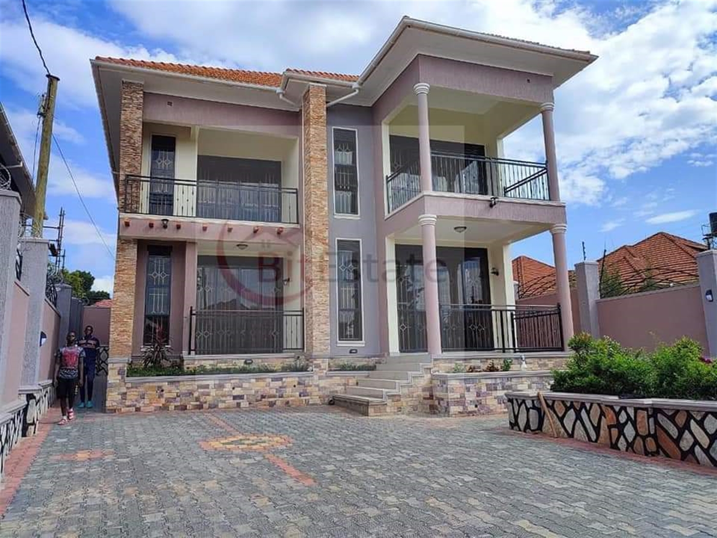 Mansion for sale in Kira Wakiso