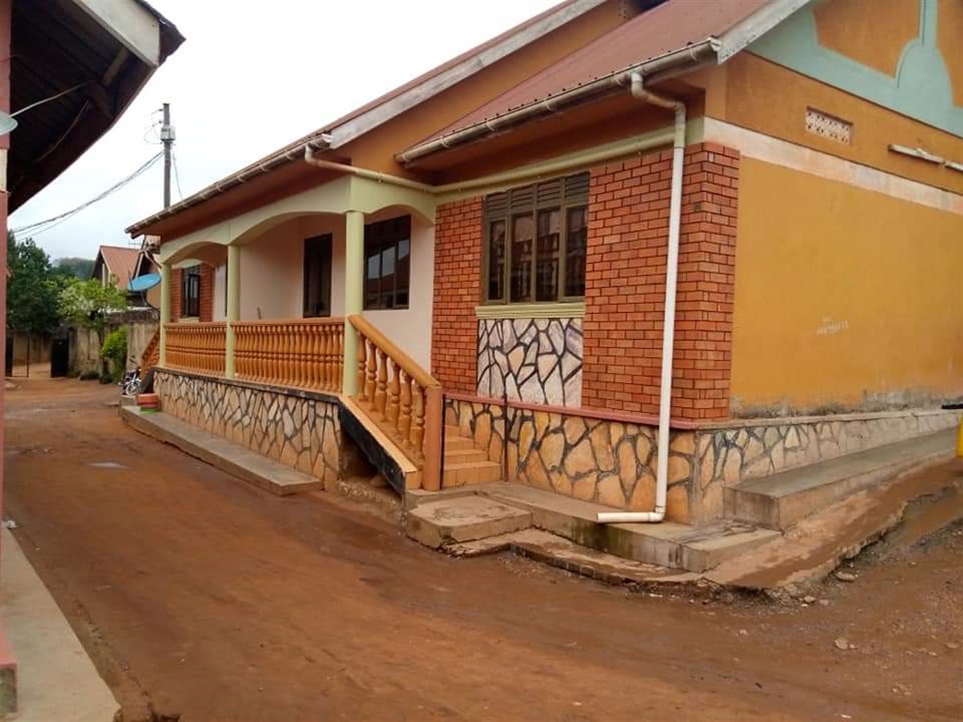 Semi Detached for rent in Kulambilo Kampala