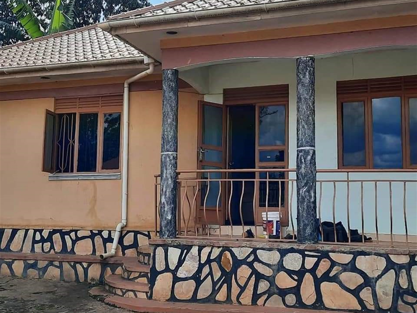 Bungalow for rent in Kisaasi Kampala