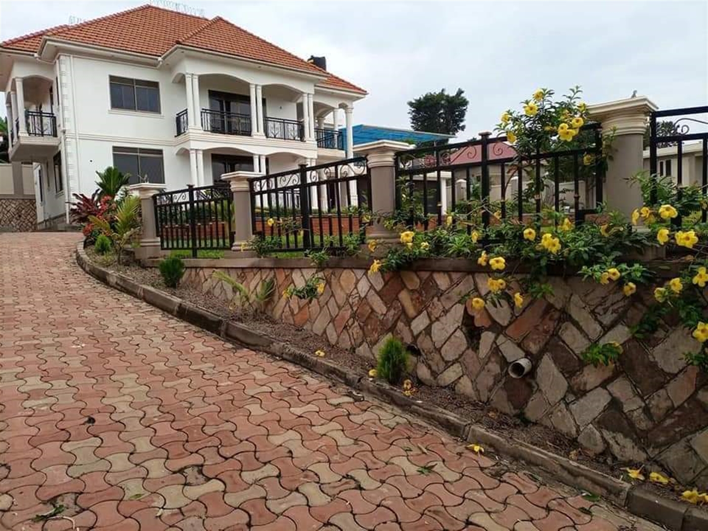 Storeyed house for sale in Nabuti Mukono
