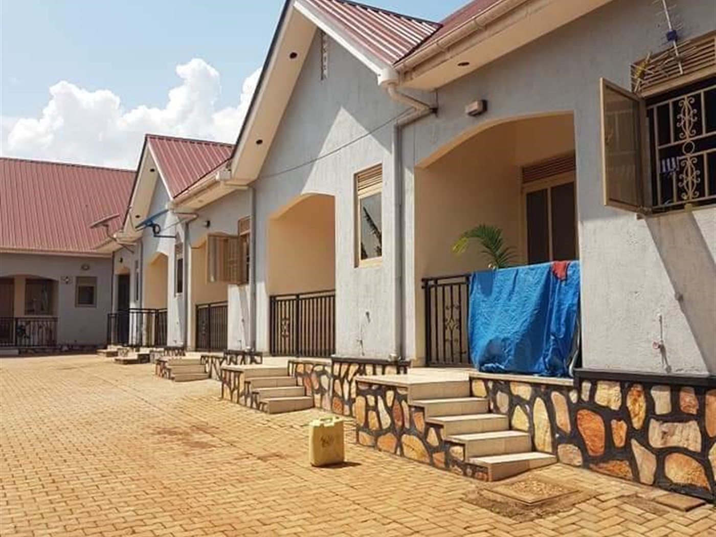 Semi Detached for rent in Zana Kampala