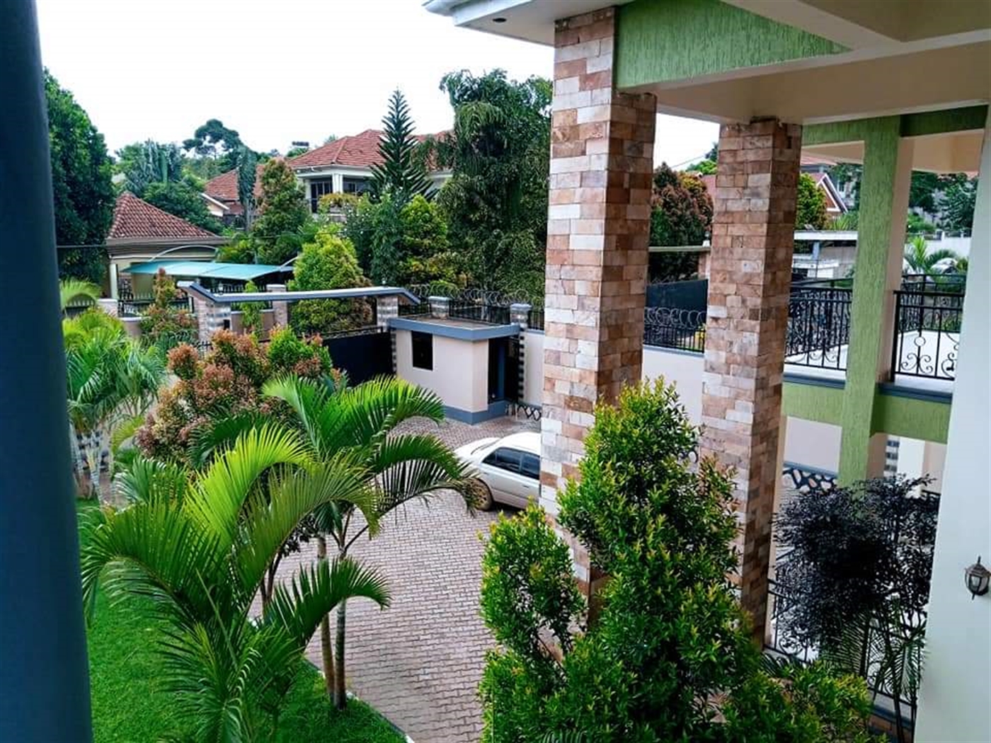 Mansion for sale in Kira Wakiso