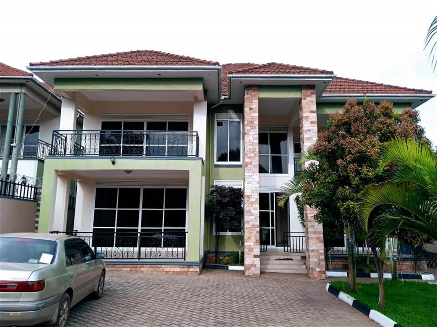 Mansion for sale in Kira Wakiso