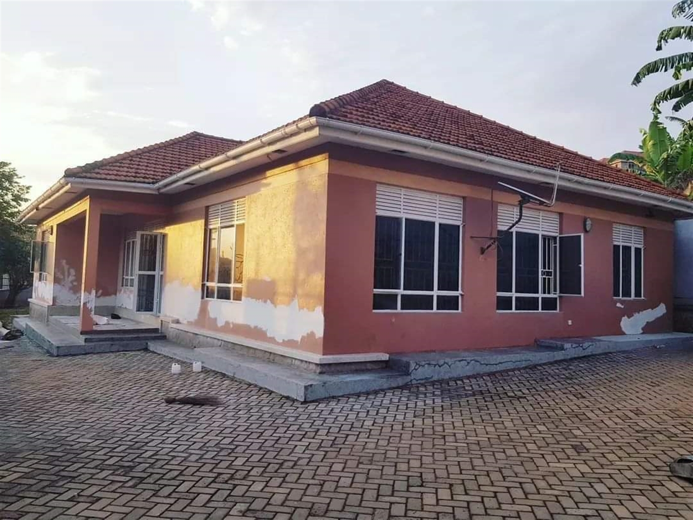 Bungalow for rent in Muyenga Kampala