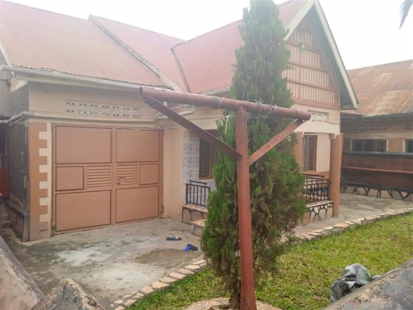 Bungalow for sale in Kanyanya Kampala