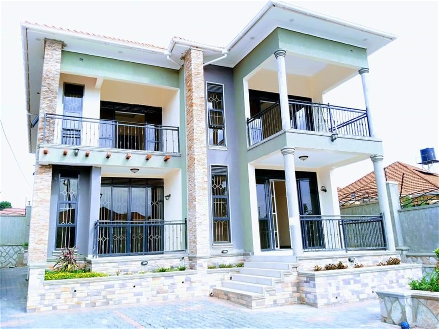 Mansion for sale in Kira Wakiso