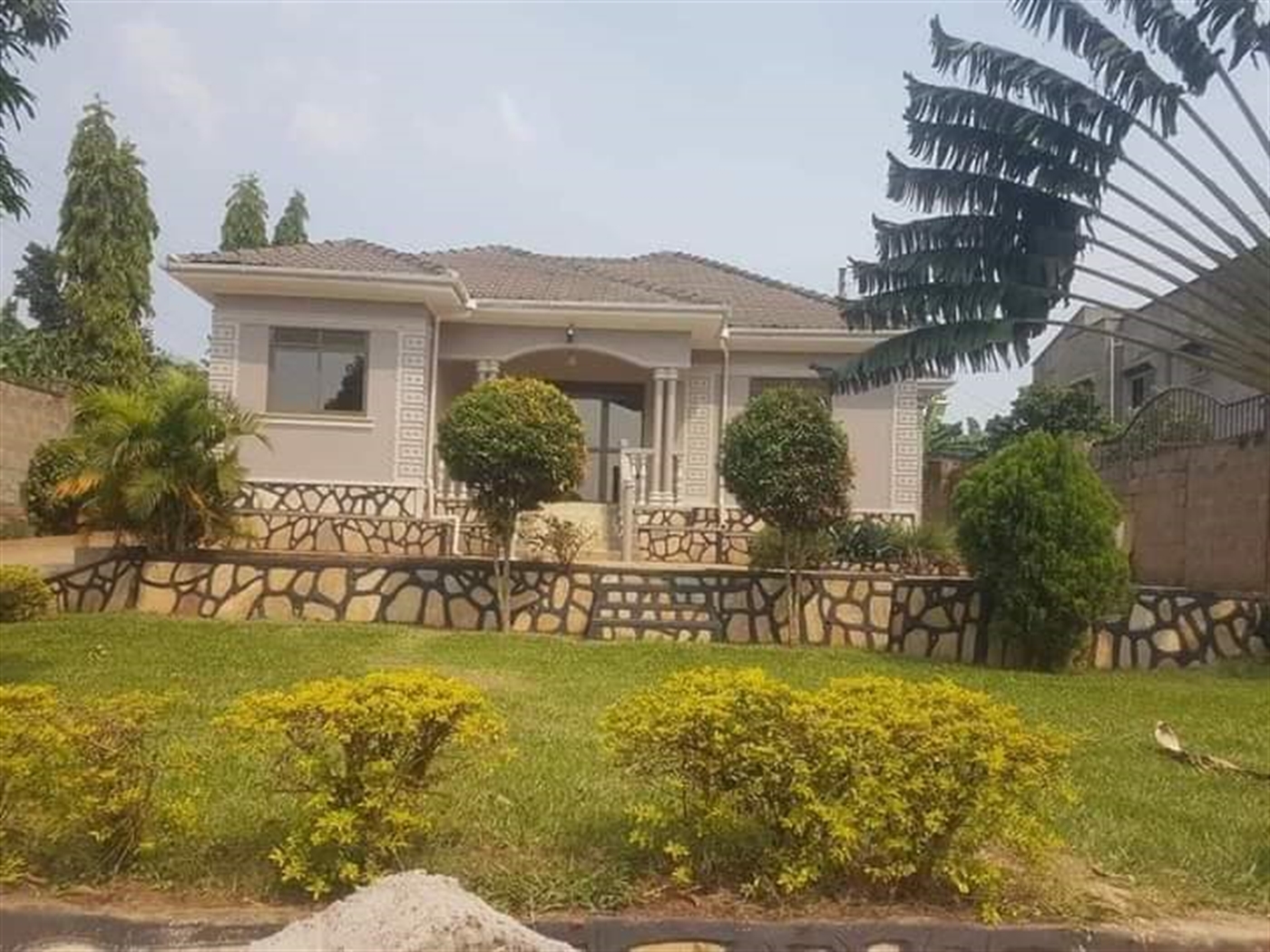 Bungalow for sale in Mutungo Kampala