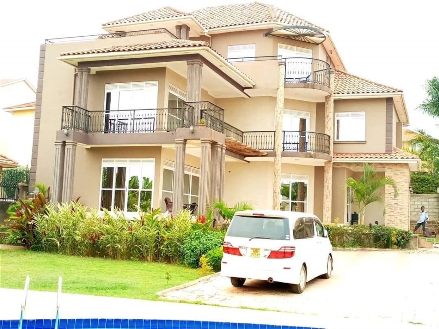 Mansion for sale in Kiwaatule Kampala