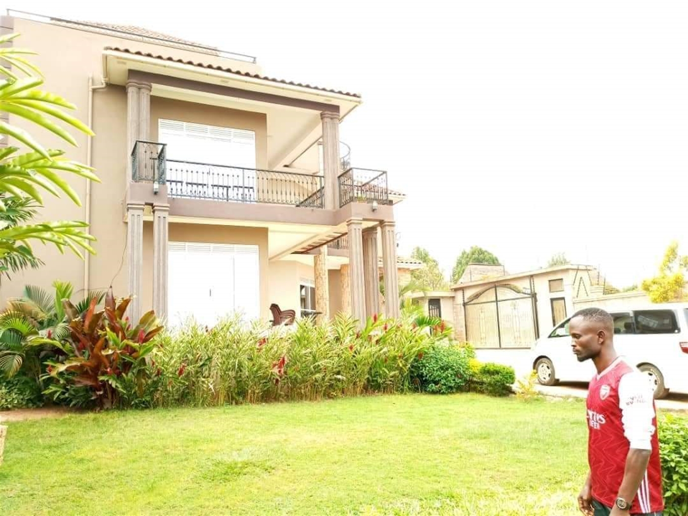 Mansion for sale in Kiwaatule Kampala