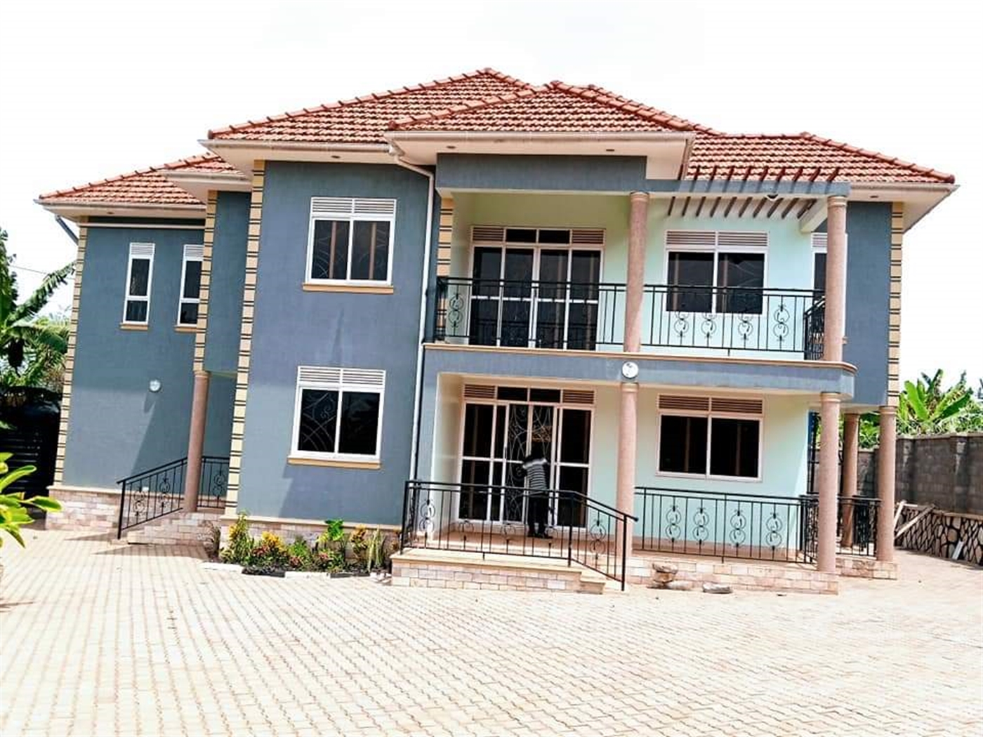 Mansion for sale in Kira Wakiso