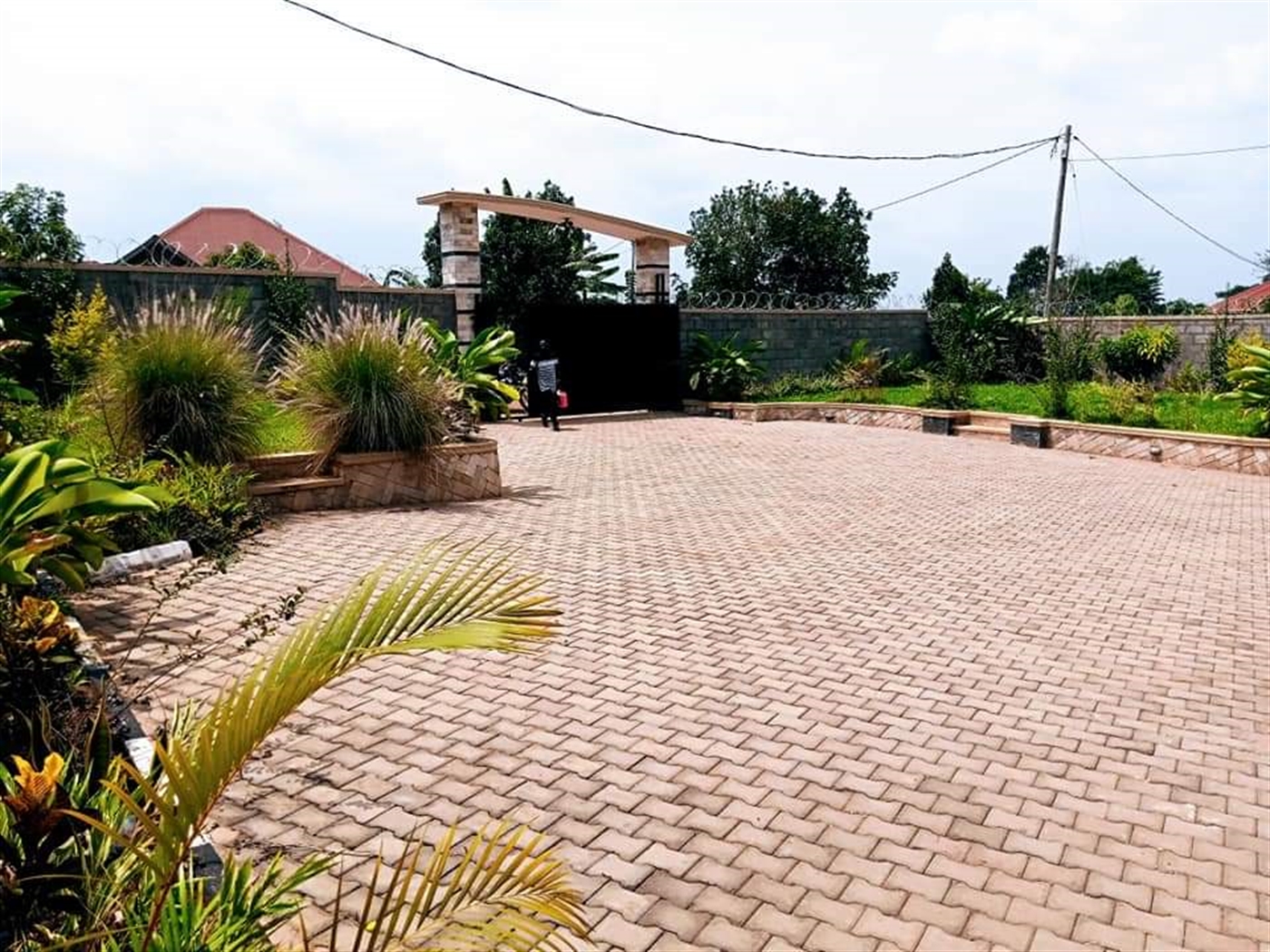 Mansion for sale in Kira Wakiso