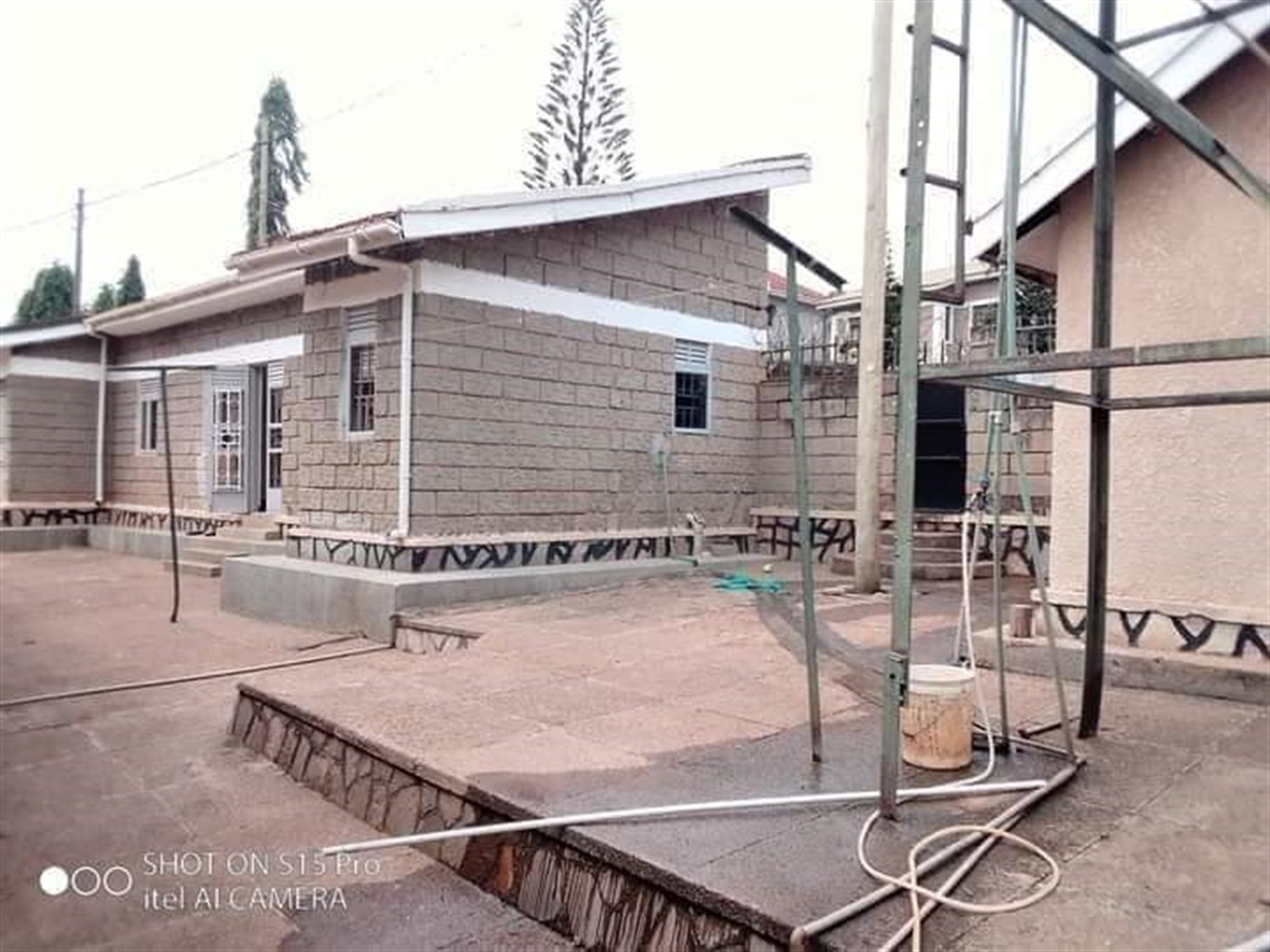 Bungalow for rent in Kiwaatule Kampala