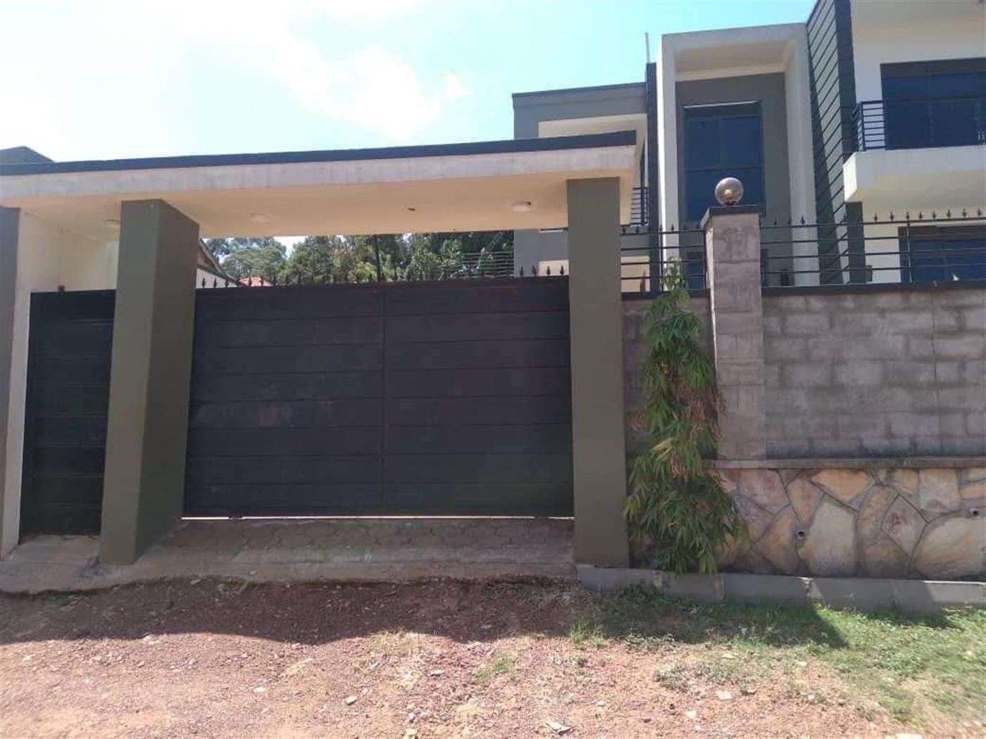 Storeyed house for sale in Seguku Wakiso