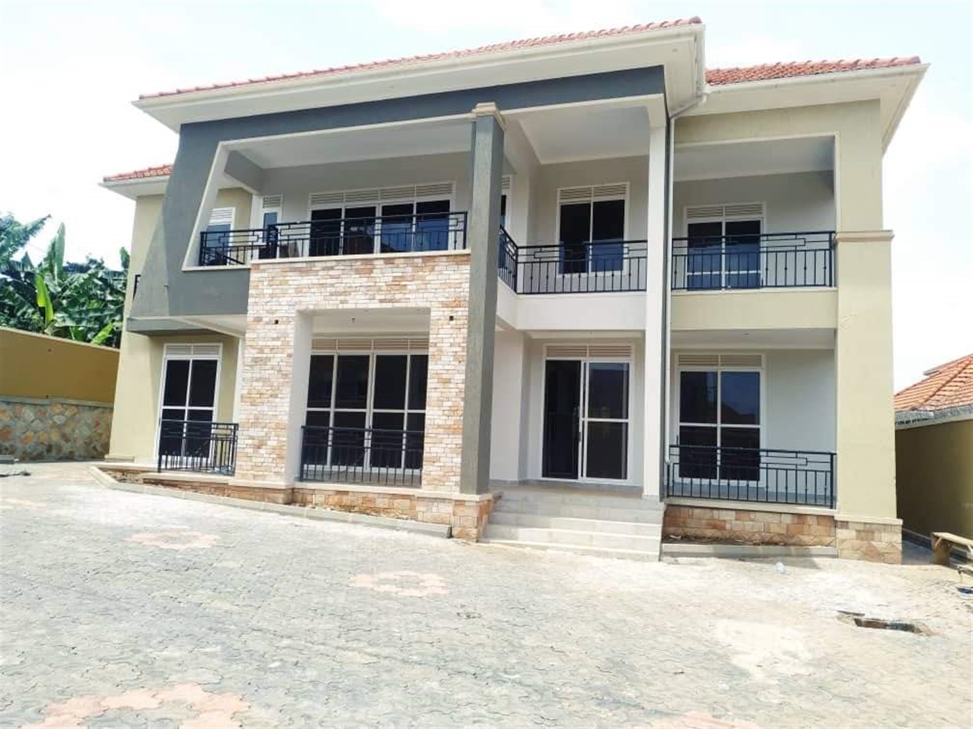 Mansion for sale in Kira Wakiso