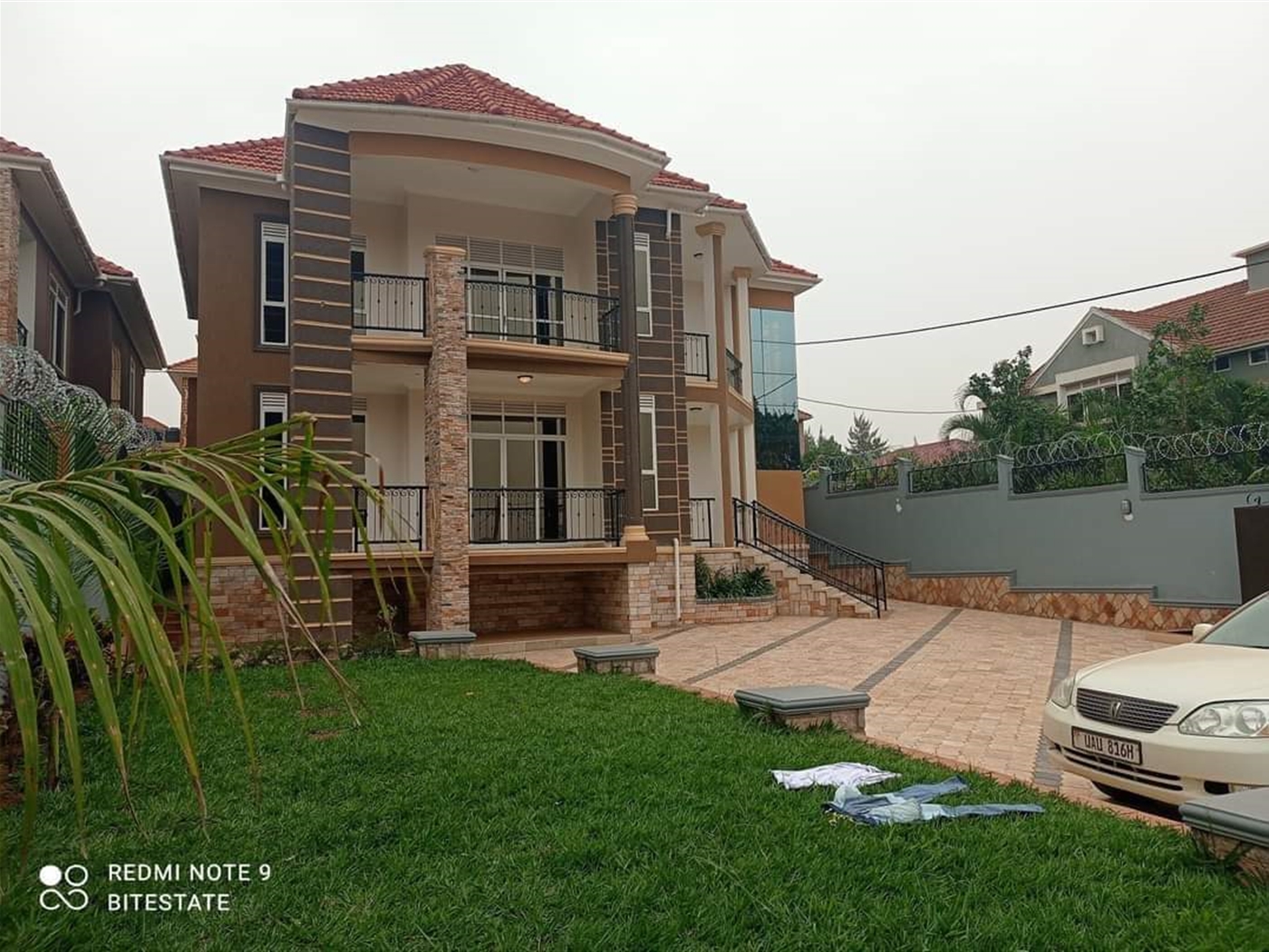 Mansion for sale in Kira Wakiso