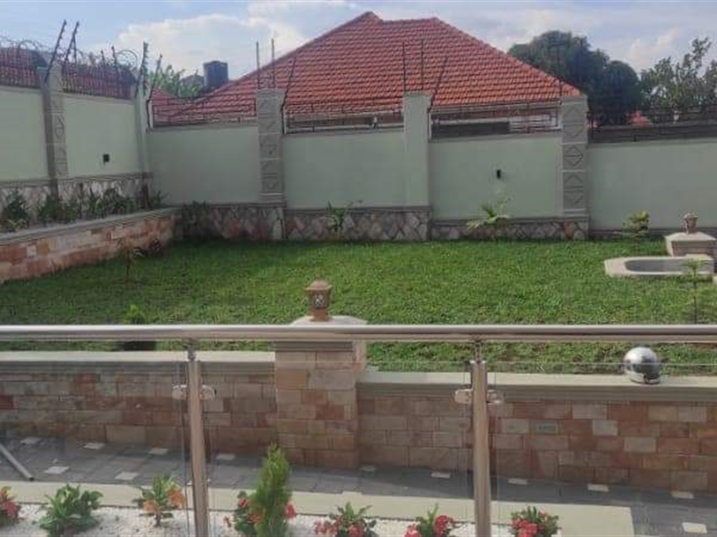 Mansion for sale in Kitende Wakiso