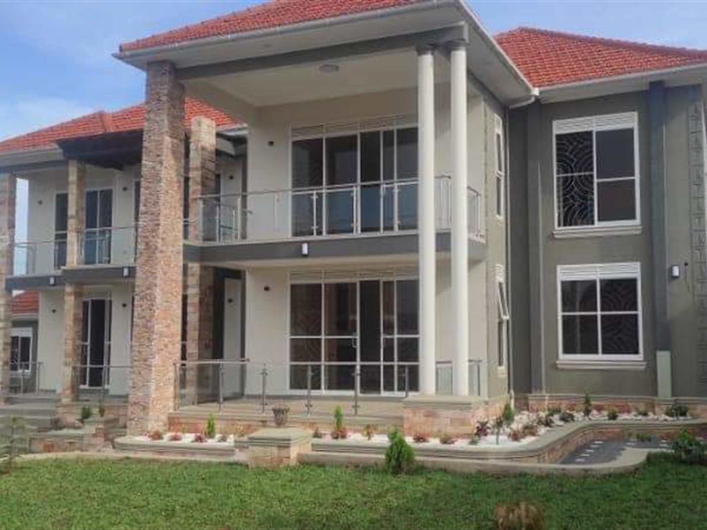 Mansion for sale in Kitende Wakiso