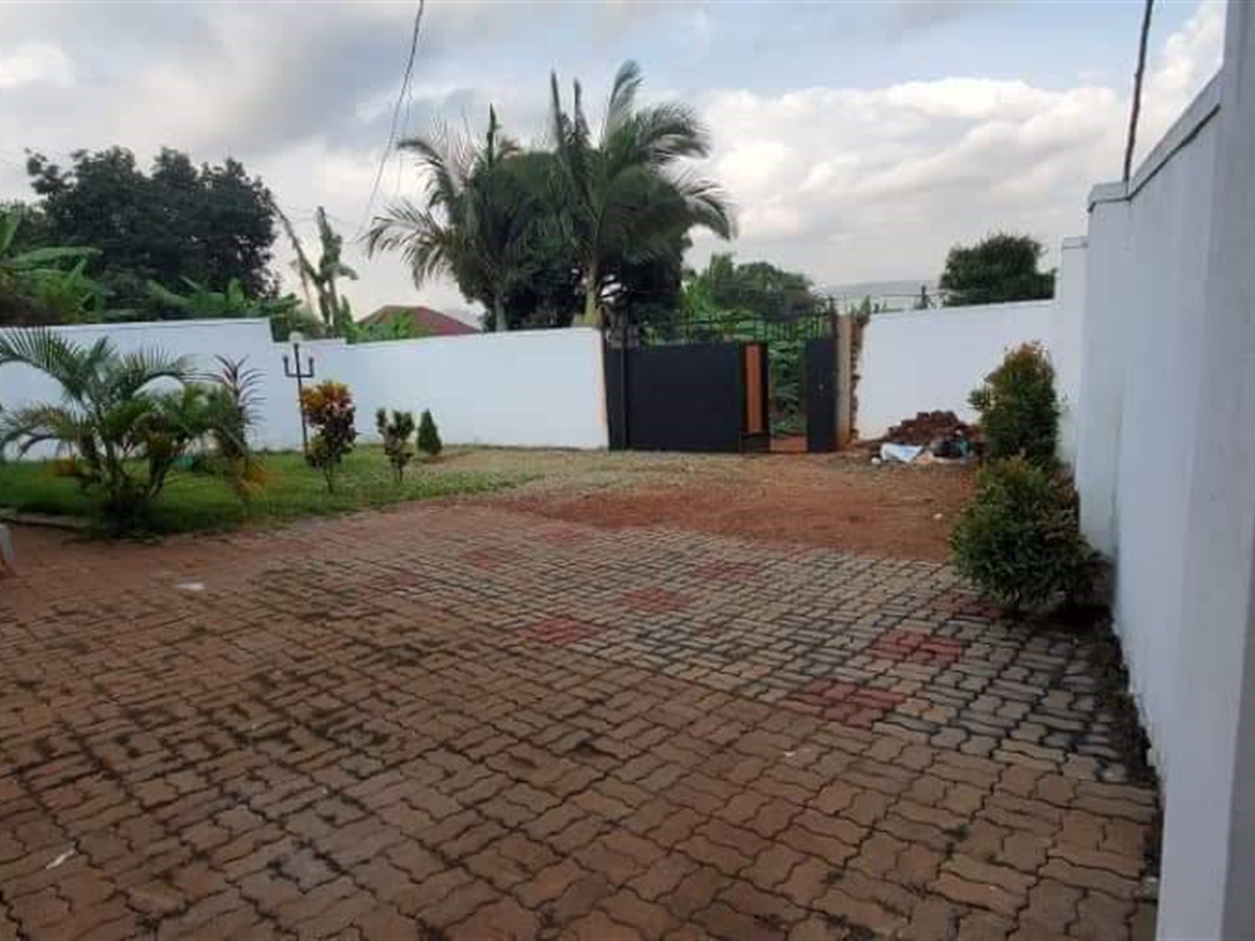 Bungalow for sale in Seguku Wakiso