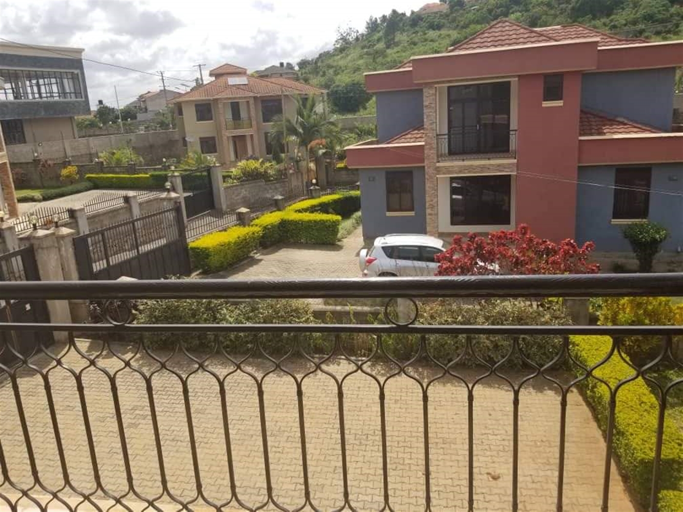 Duplex for sale in Lubowa Wakiso