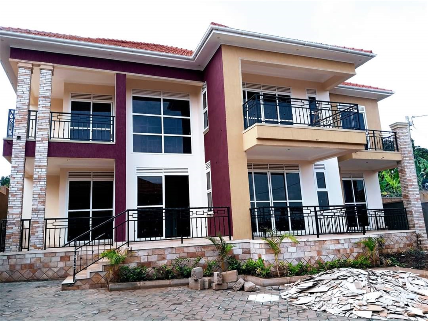 Mansion for sale in Kira Wakiso