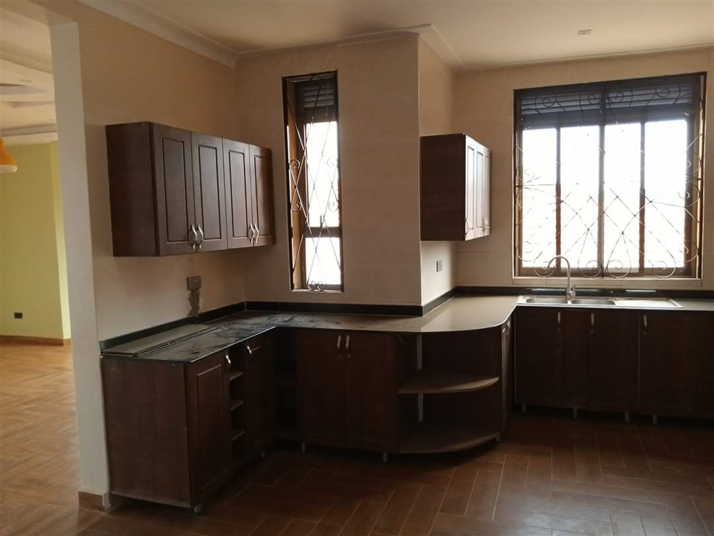 Mansion for sale in Kira Wakiso