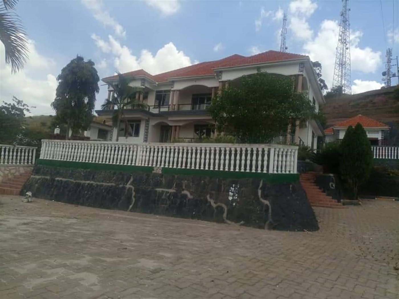 Mansion for sale in Nsangi Wakiso