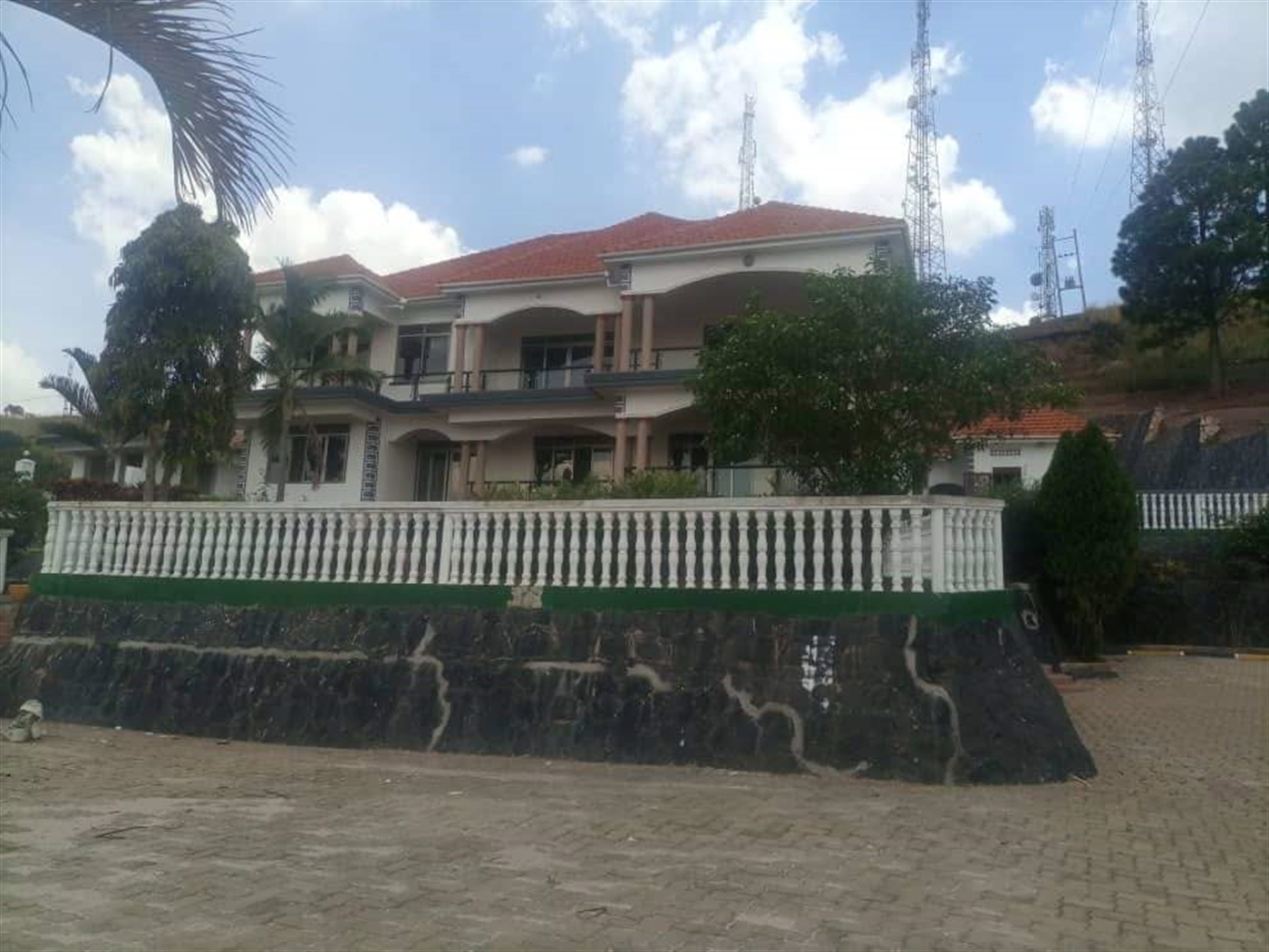 Mansion for sale in Nsangi Wakiso