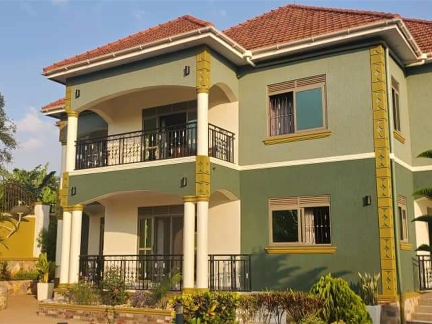 Storeyed house for sale in Seguku Wakiso