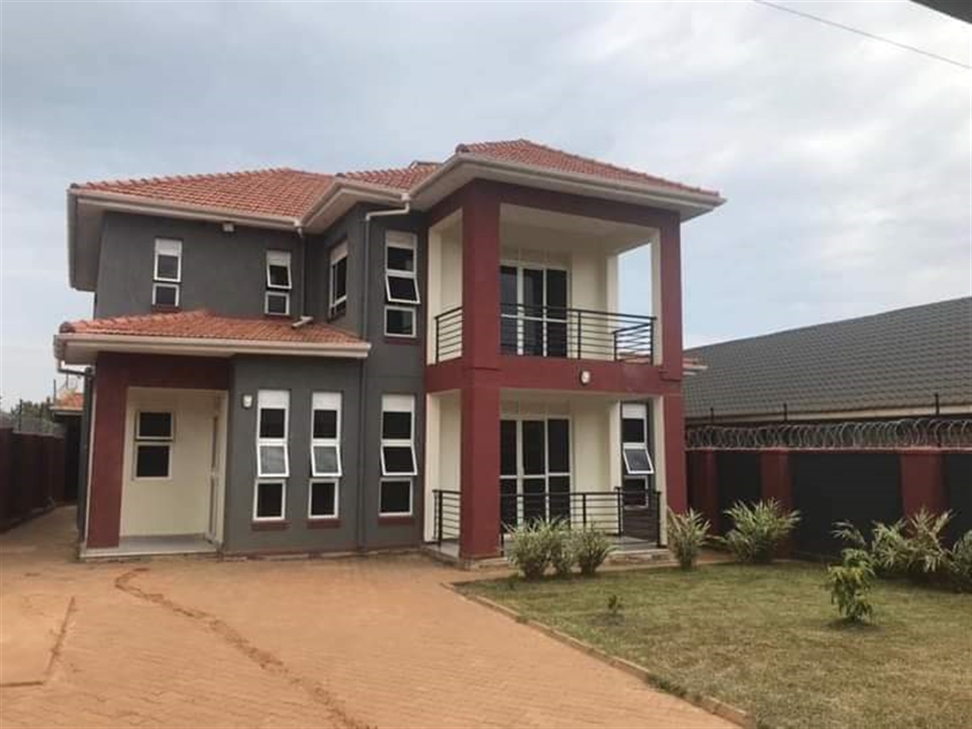 Duplex for sale in Mpererwe Kampala