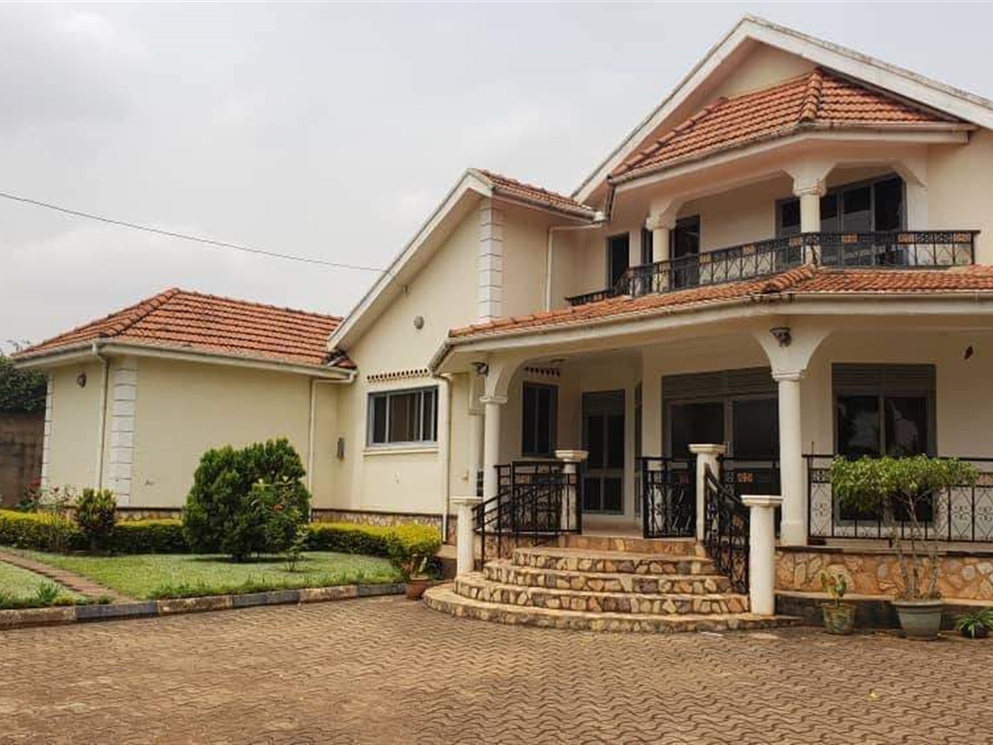 Mansion for sale in Munyonyo Kampala