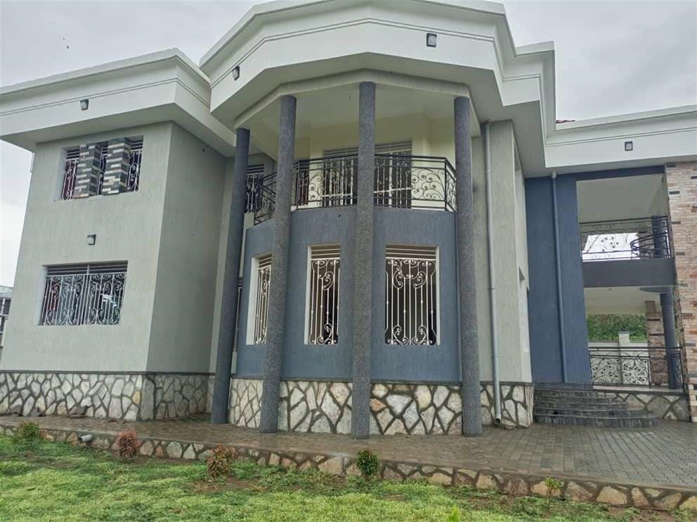 Mansion for sale in Lubowa Wakiso